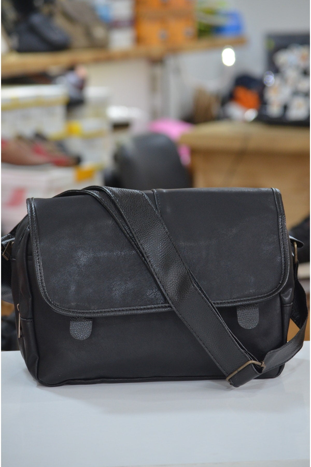 Handy Unisex Black Messenger Bag, Briefcase, Travel Bag with Zipper Cover