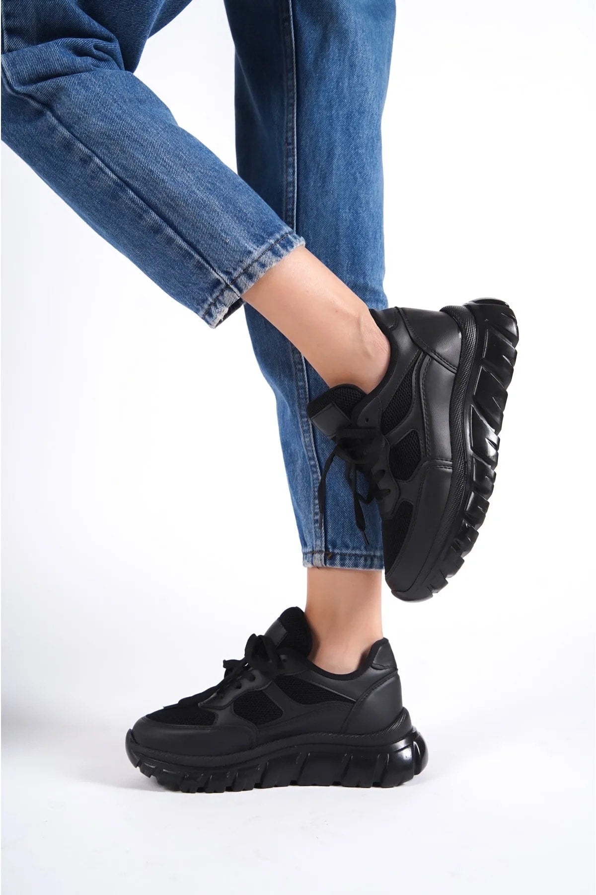 Women's Lace-Up Mesh Casual Sneaker Sneakers RM0474