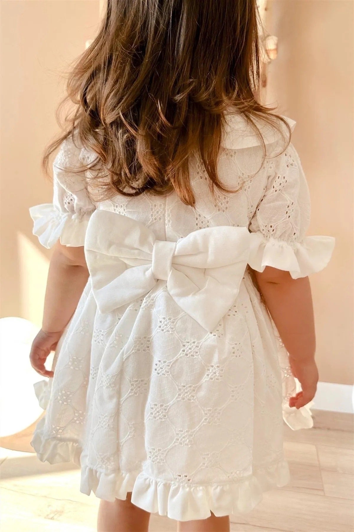 White Short Sleeve Baby Collar Back Ribbon Lined Scalloped Girl Special Occasion Birthday Dress