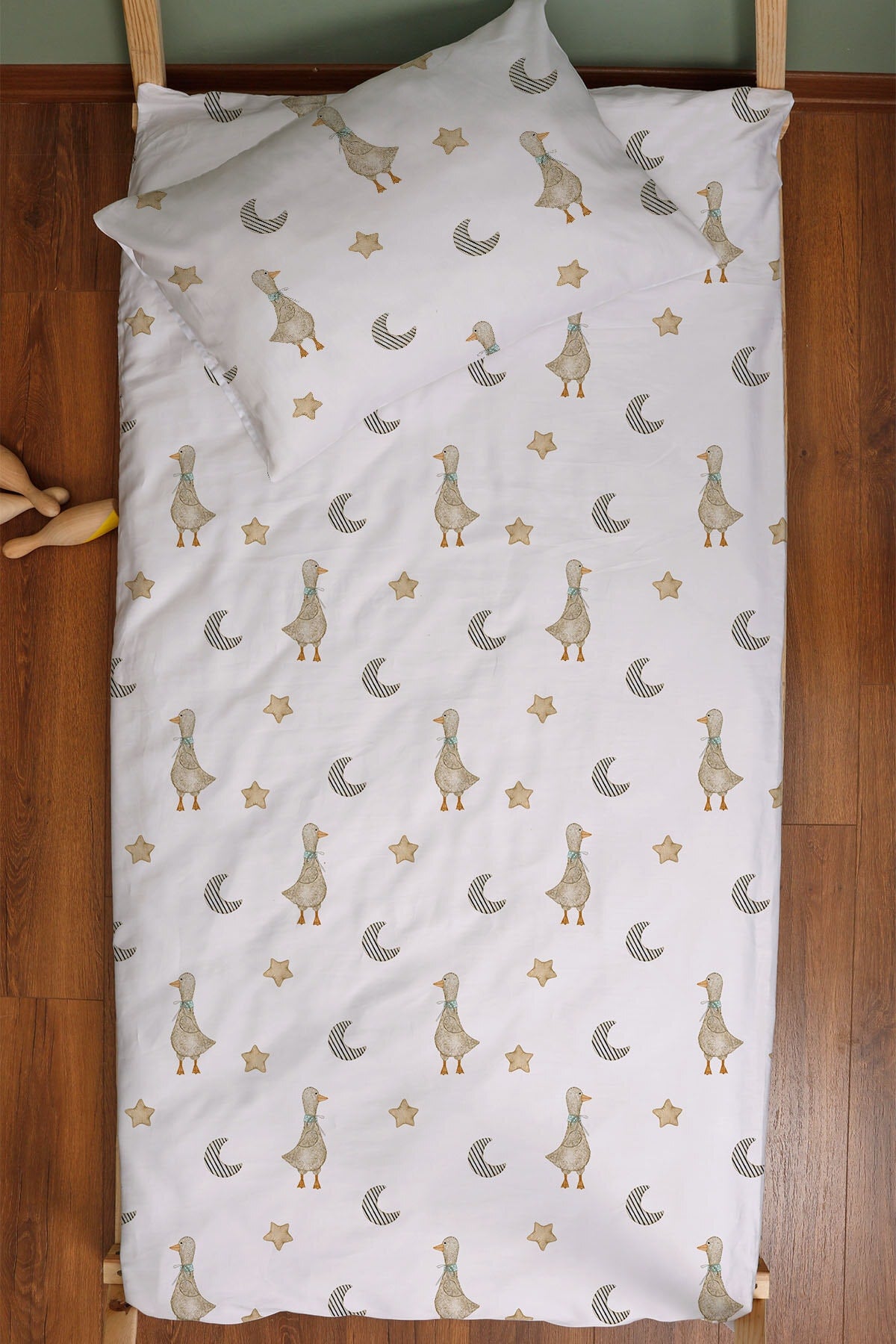 Organic Montessori Duvet Cover Set - Iconic Series - Cute Duck